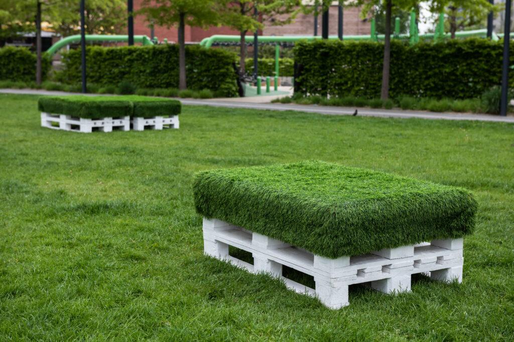 pallets cover with artificial grass